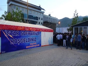Hastane ve TOBB önünde iftar çadırı kuruldu!