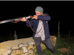 Köpekleri yiyen hayvana savaş açtı!