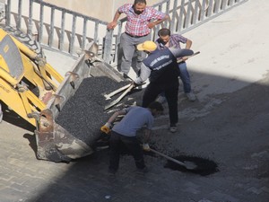Hakkari’de kasisli yolar asfaltla kapatıldı!