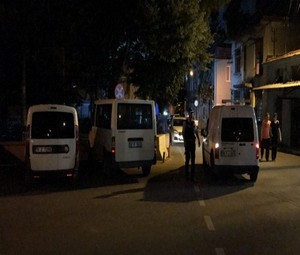 Elindeki poşet'i atıp 'Bomba var' diye bağırıp kaçtı!