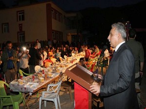 Şemdinli Üzümkıran'da görkemli iftar yemeği!