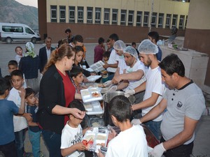 Konya Büyükşehir Hakkari'de iftar yemeği verdi!