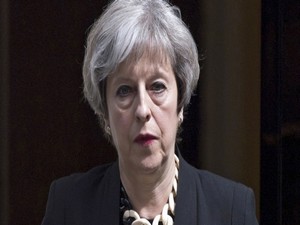 İngiltere Başbakanı May özür diledi