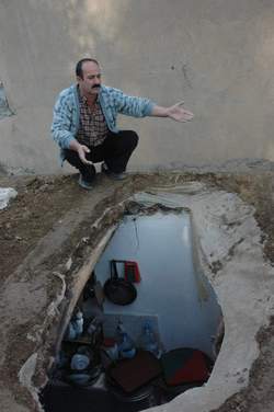 HAKKARİ'DE BİR EV ÇÖKTÜ