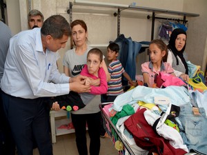 Hakkari’de çocukların bayramlık sevinci!