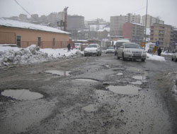 Hastane yolu delik deşik