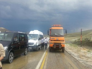 Hakkari-Van karayolu selden ulaşıma kapandı!