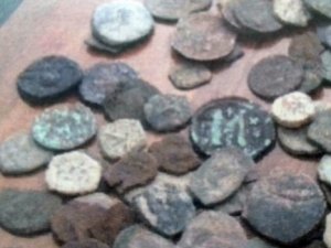 Valizde 829 adet sikke çıktı!