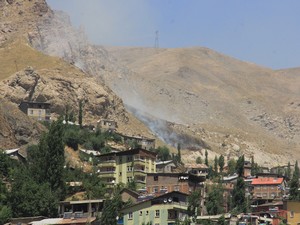 Kayalık alanda çıkan yangın korkuttu!