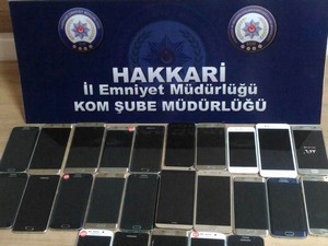 Hakkari'de 25 adet kaçak cep telefonu yakalandı!
