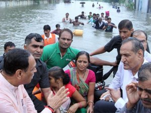 Hindistan’da sel: 120 ölü!