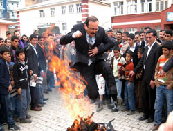 Şemdinli’de resmi Nevruz