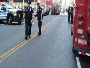 Şüpheli paket dokunan 10 kişi hastanelik oldu