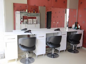 Satılık bayan kuaförü malzemeleri yeni sahiplerini bekliyor!