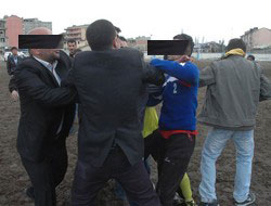 Maçta kavga çıktı 1 yaralı