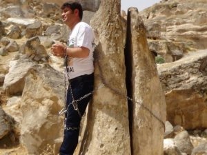 HDP’li Aslan kendini kayaya zincirledi!