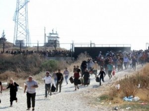 Akın akın ülkelerine dönüyorlar!