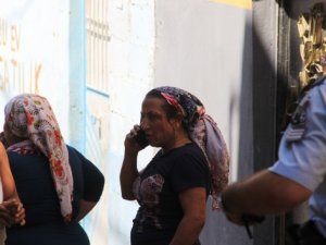 Kadınlar taş, sopa ve bıçaklarla kavga etti