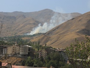 Hakkari Merzan Mahallesin'de korkutan yangın!