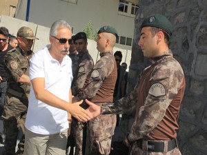 Vali Toprak özel harekatçılarla bayramlaştı!