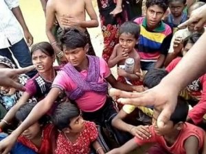 Kamplarda günlerce aç kalıyorlar