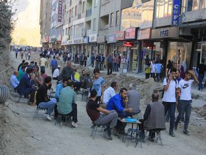 Yol onarımı girdi esnaflar fırsatı değerlendirdi!