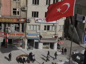 Hakkari’de 20 kişilik oturma bankları kuruldu!