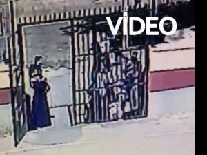 Öğretmene dayak kamerada