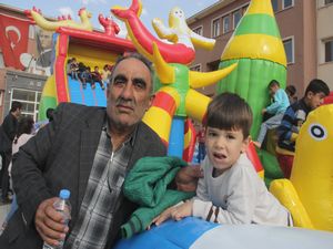 Hakkari’de 29 ekim’e özel çocuklara park kuruldu