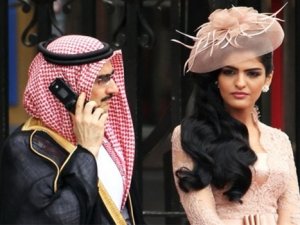 Milyarder Prensin sağa sola fırlattığı cüceleri var