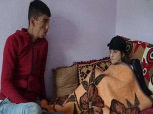 İzne gelen Hakkarili genç ailesinİ yangından kurtardı!
