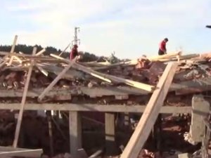 Cami lojmanı inşaatı çöktü: 1 ölü, 7 yaralı