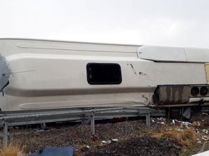 Minibüs devrildi: 3 ölü