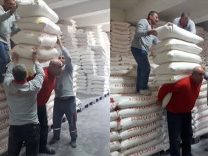 7 un çuvalını birden sırtladı