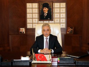 Vali Toprak'tan"5 Aralık Dünya Kadın Hakları Günü" mesajı