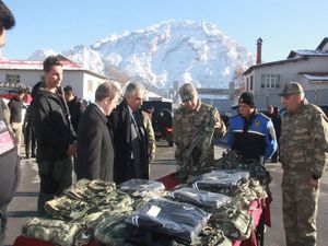 102 güvenlik korucusuna özel giyim malzemesi dağıtıldı