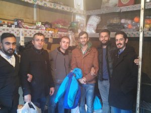 Hakkari'de 30 engelliye kışlık mont dağıtıldı