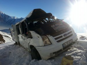 Hakkari’de trafik kazası 2 yaralı