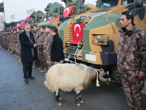 Yeni zırhlı araçlar dualarla hizmete sunuldu
