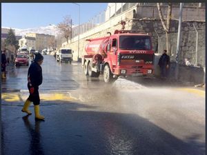 Hakkari caddeleri tazyikli suyla yıkandı