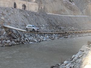 Sırat köprüden geçmek cesaret ister