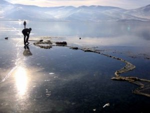 Çıldır gölü buz tuttu!
