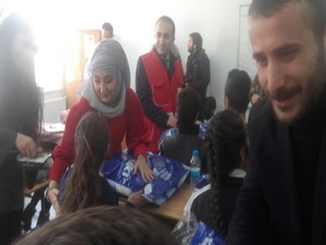 1600 öğrenciye bot ve giyim yardımı yapıldı