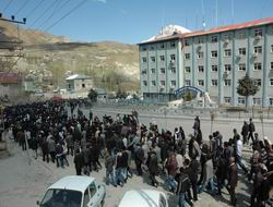 Binler şehir dışına yürüyor