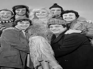 Münir Özkul hayatını kaybetti