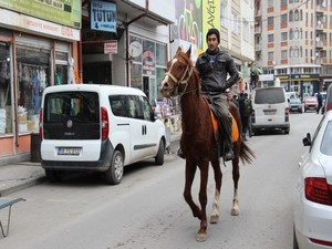 Trafik çilesine atlı çözüm