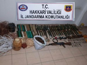 Hakkari il genelinde çok sayıda silah ele geçirildi