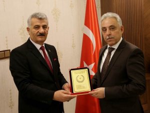 THK Başkanı Kahraman Vali Toprak'ı ziyaret etti