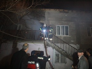 Hakkari’de çıkan yangın korku ve paniğe neden oldu