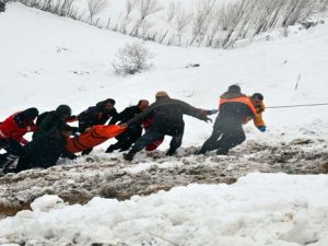 Otobüs dereye uçtu: 6 ölü, 29 yaralı
